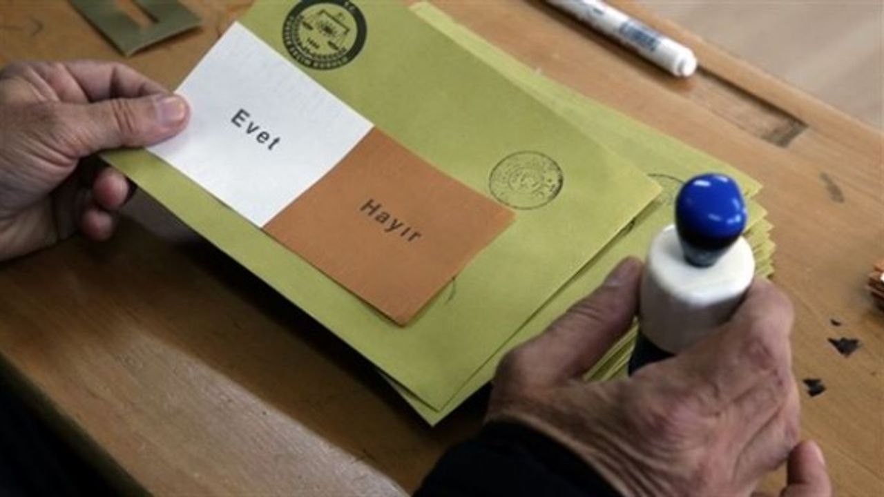 YSK, referandumun kesin sonuçlarını açıkladı: Yüzde 51,41 Evet, Yüzde 48,59 Hayır