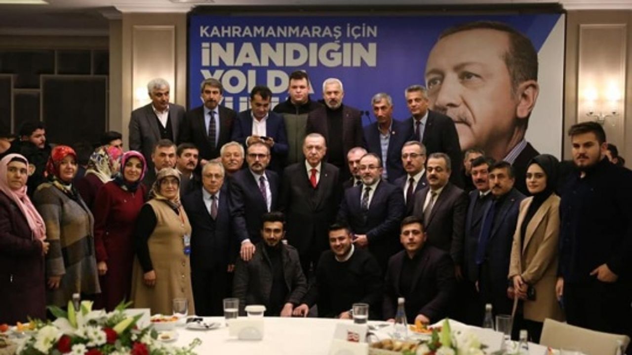 Erdoğan, AK Parti İl ve İlçe Teşkilatlarıyla Bir Araya Geldi