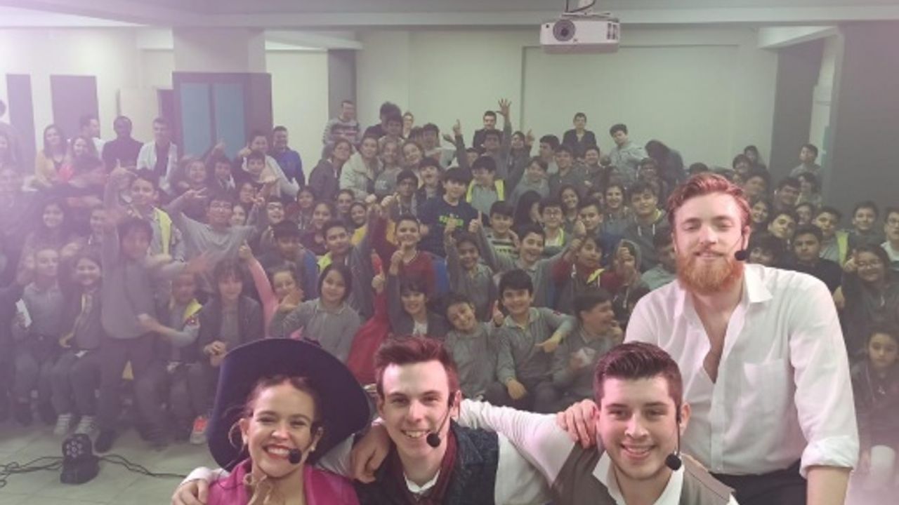 Bahçeşehir Koleji’nde öğrencilere İngilizce tiyatro