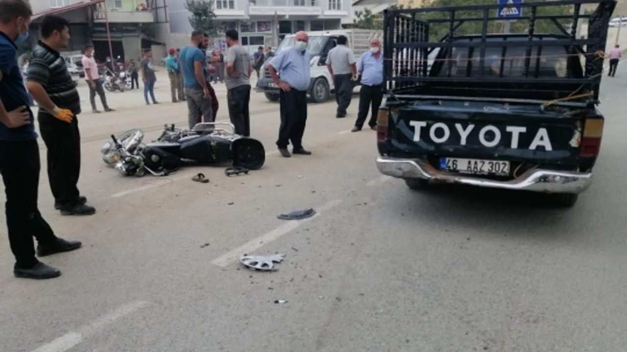 Pikapla çarpışan motosiklet sürücüsü yaralandı