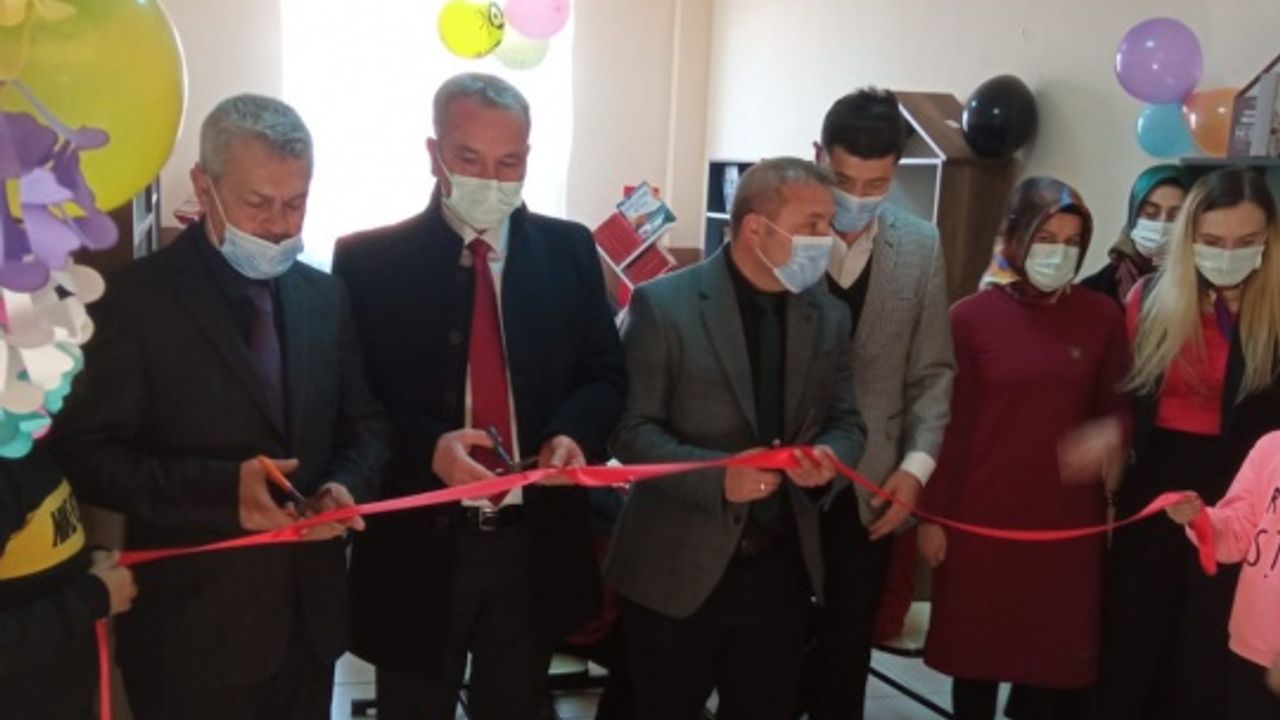 Afşin’de 2 okula "Kütüphanesiz Okul Kalmasın Projesi"yle kütüphane açıldı