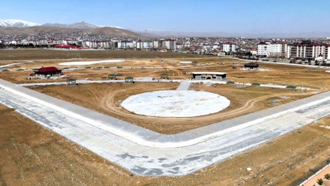Afşin Millet Bahçesinde Çalışmalar Devam Ediyor