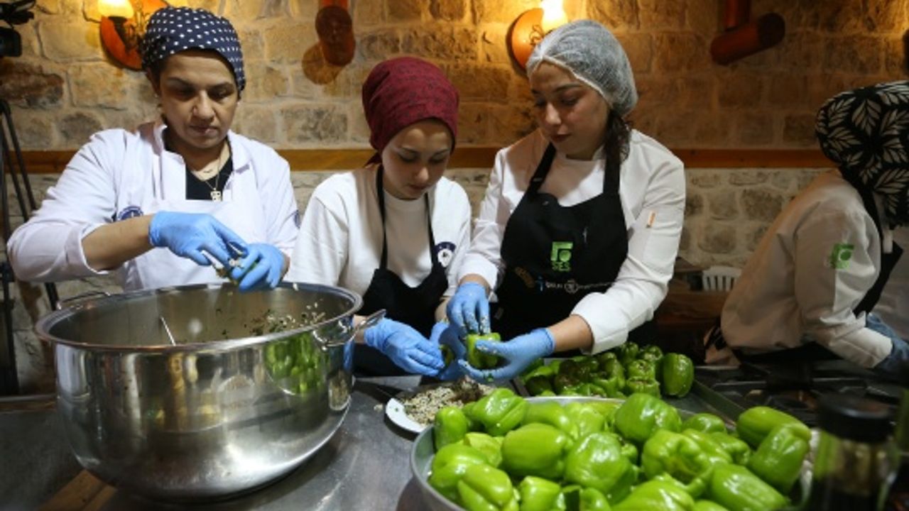 Lise öğrencileri, Kahramanmaraş'ın yöresel yemeklerini hazırladı