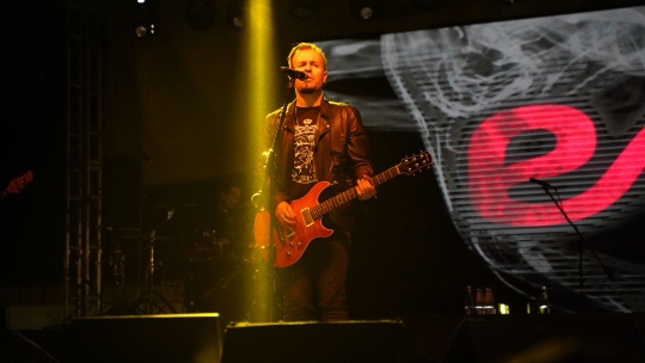 Şarkıcı Emre Aydın Kahramanmaraş'ta konser verdi