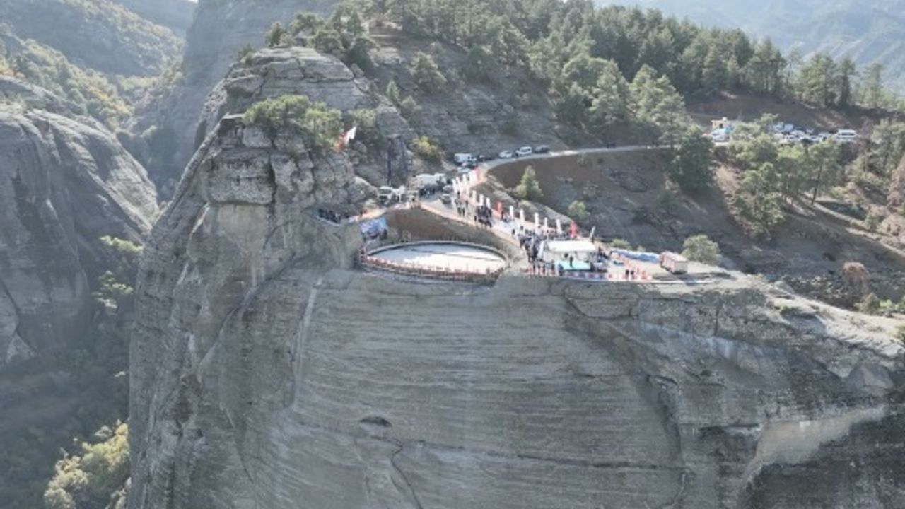 Ali Kayası'nda Cam Teras Yapımına Başlandı