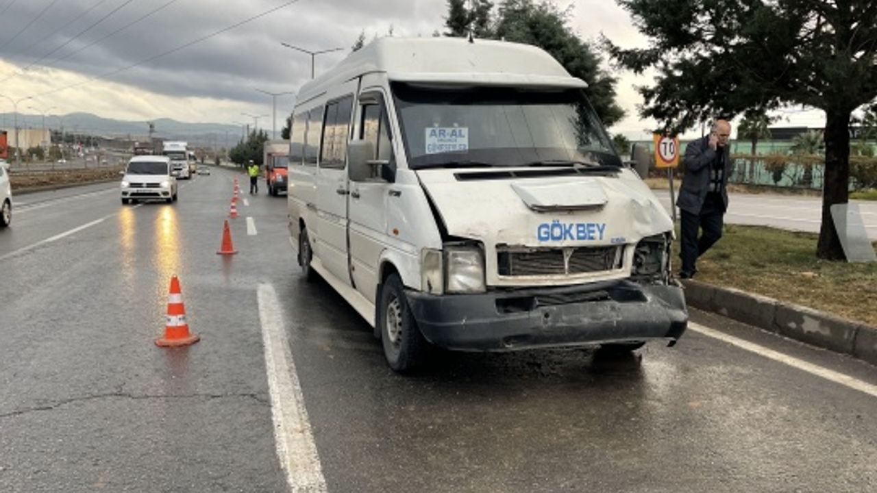Zincirleme trafik kazasında 11 kişi yaralandı