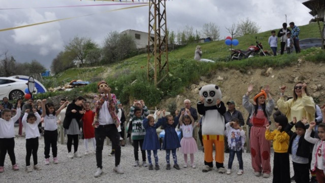 Depremi yaşayan çocuklar “oyun festivalinde” moral buluyor