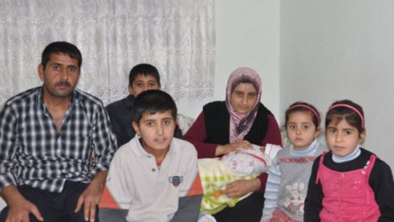Suriyeli Çift Çocuklarına Emine Erdoğan'ın Adını Verdi