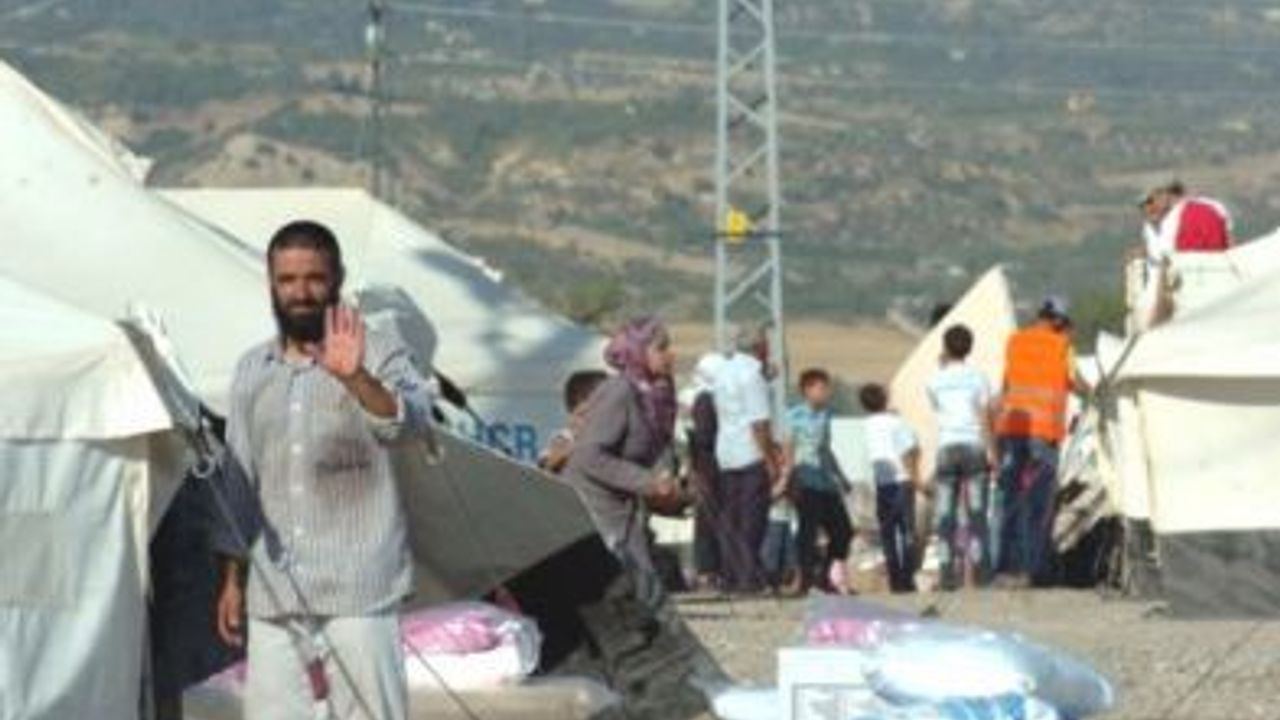 Türkiye'ye Sığınan Suriyeliler'in Çadır Kentlere Sevki