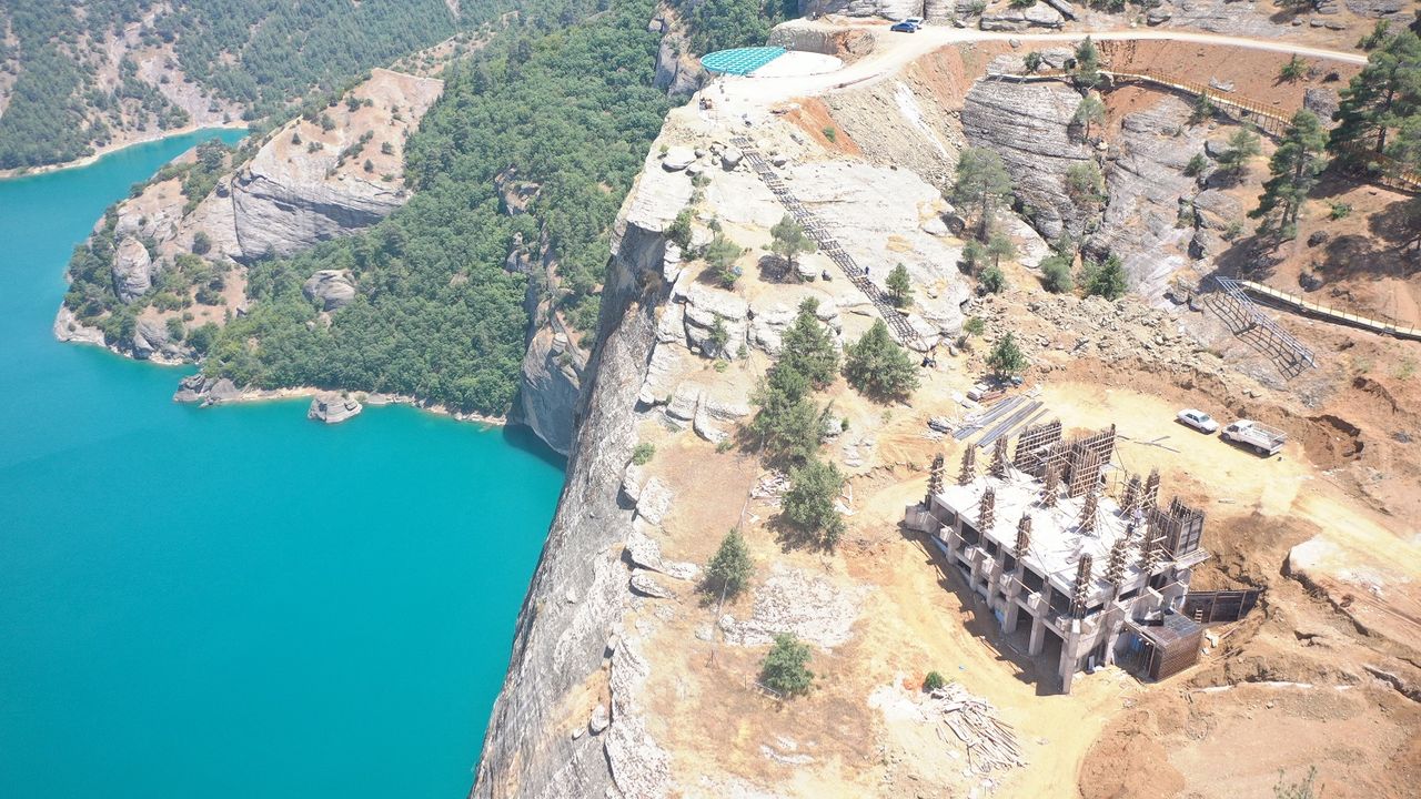 Ali Kayası'nda Yapılan Cam Terasta Sona Yaklaşıldı