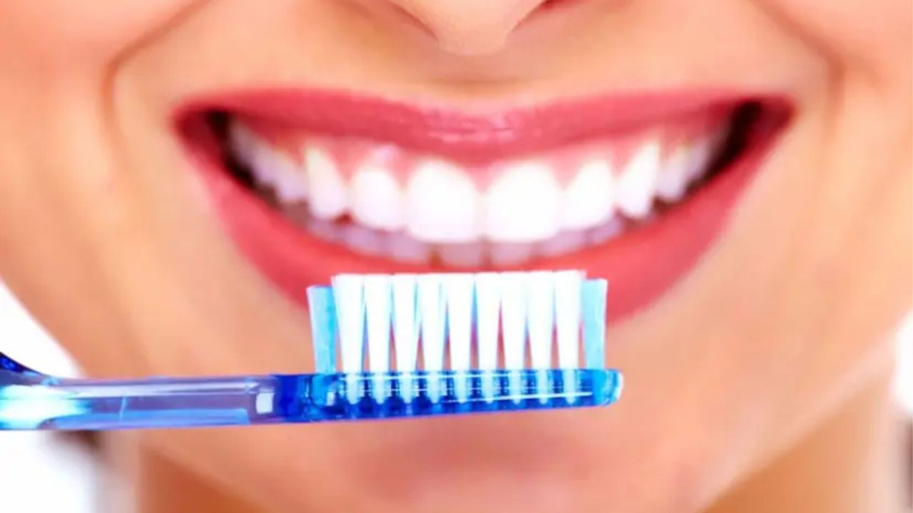 Yanlış Fırçalama Diş Eti Çekilmesine Sebep Olabilir