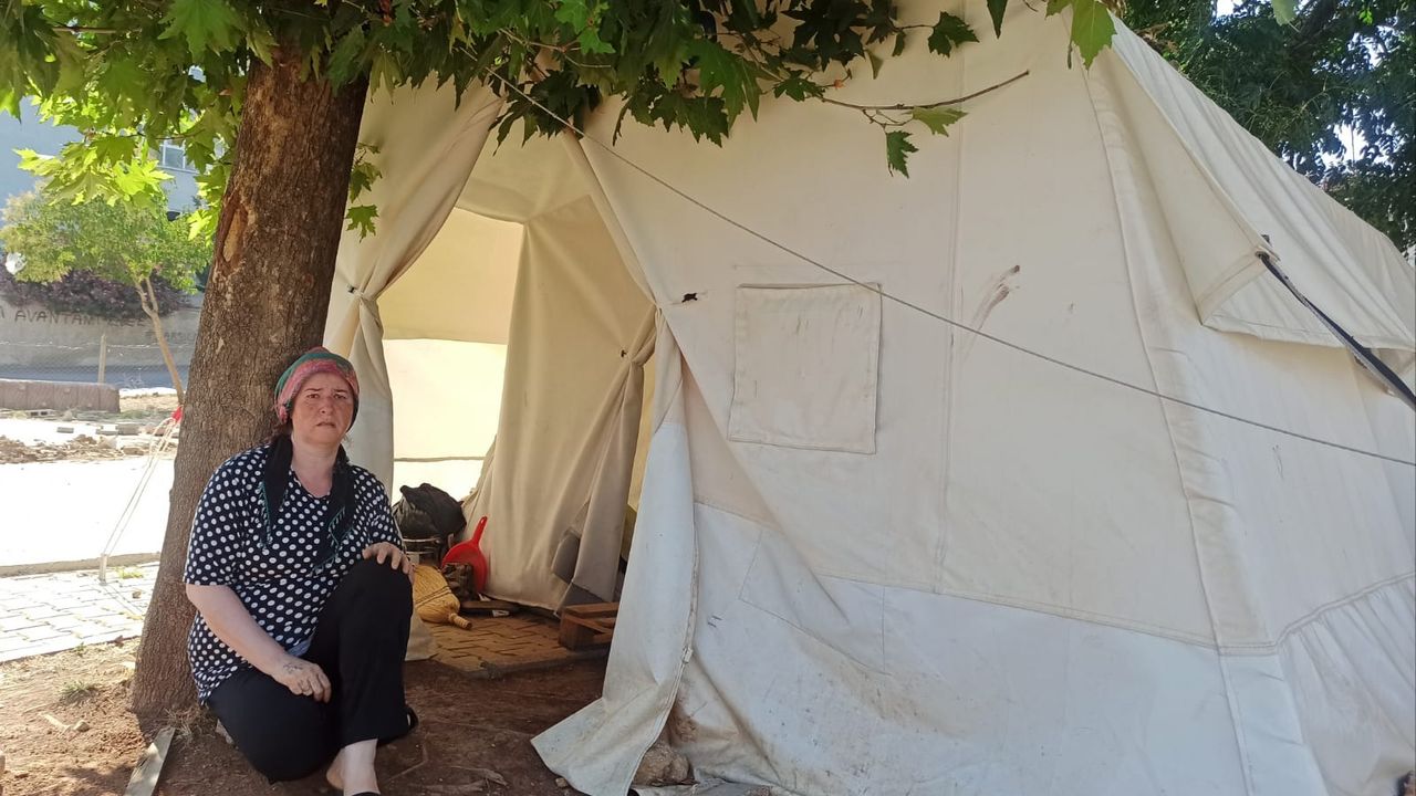 Çadırda Yaşam Mücadelesi Veren Aile Yardım Bekliyor