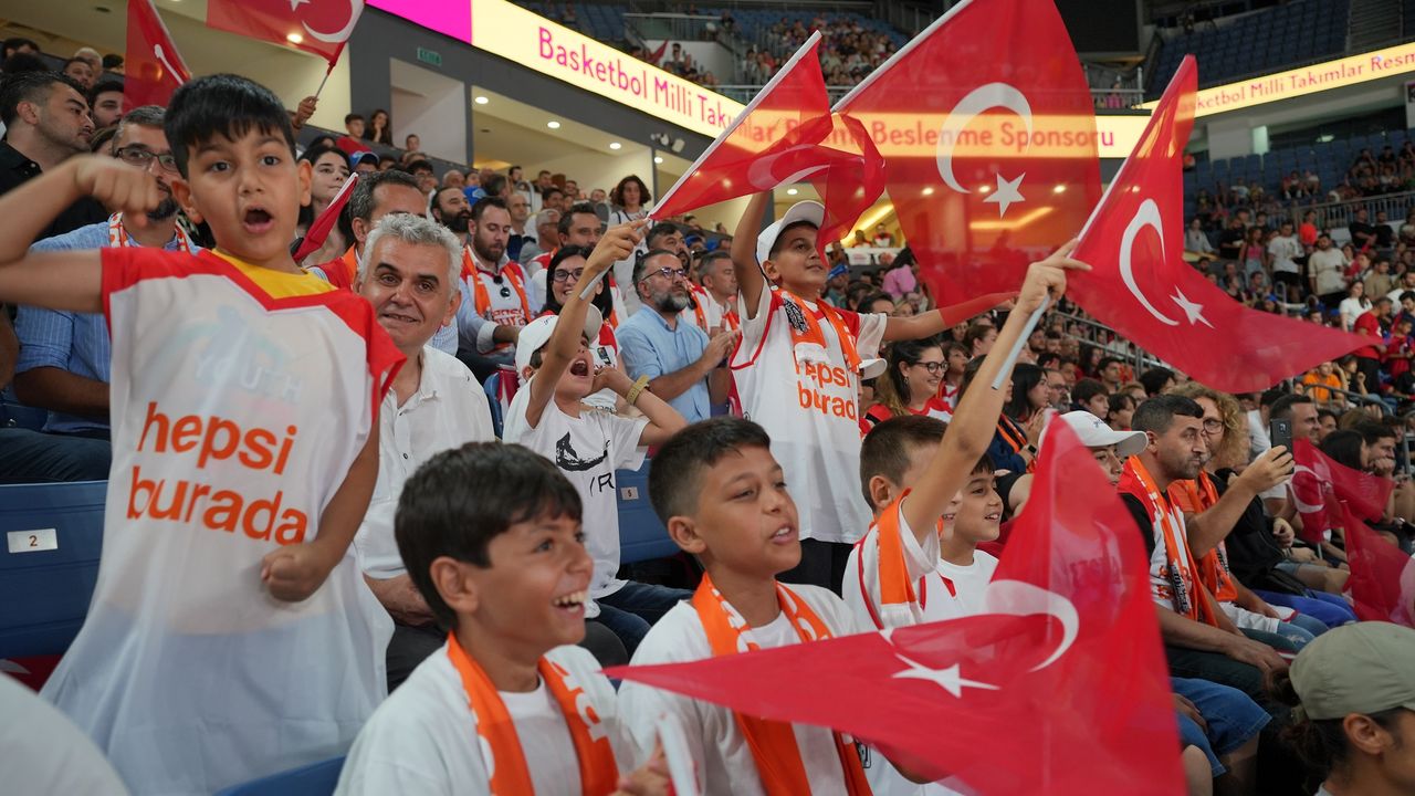 Kahramanmaraşlı çocuklar, Türkiye-Ukrayna Milli Basketbol maçında