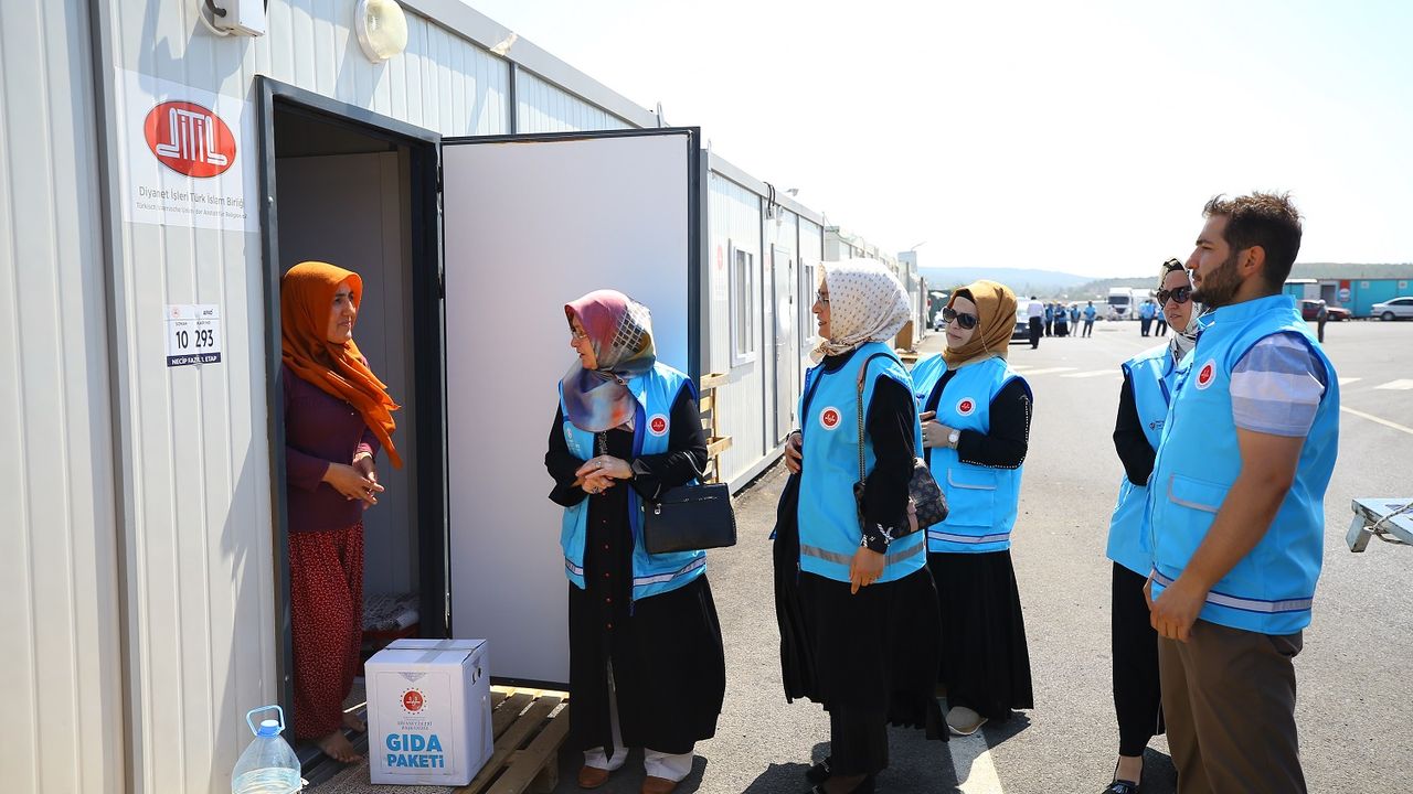 TDV, Kahramanmaraş'taki depremzedelere 7 bin gıda ve hijyen kolisi dağıttı