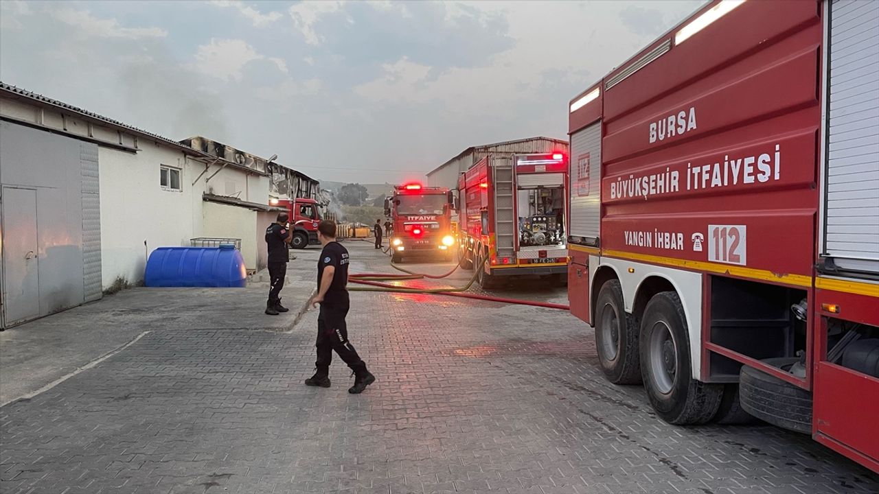 BURSA - Yapı malzemeleri üreten fabrikada çıkan yangın söndürüldü