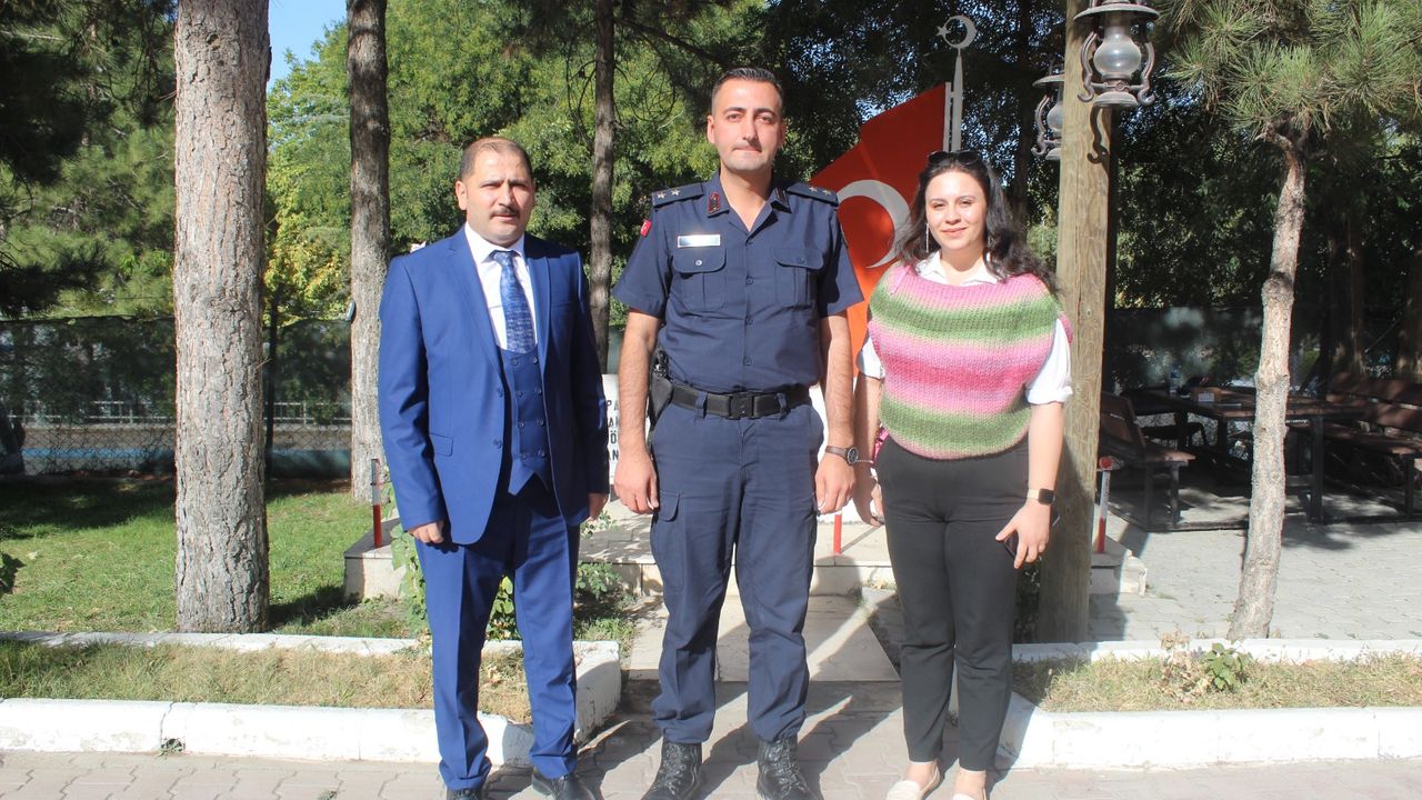 Bahçeşehir Koleji'nden ilçe Emniyet Müdürlüğü ve İlçe Jandarma Komutanlığına ziyaret