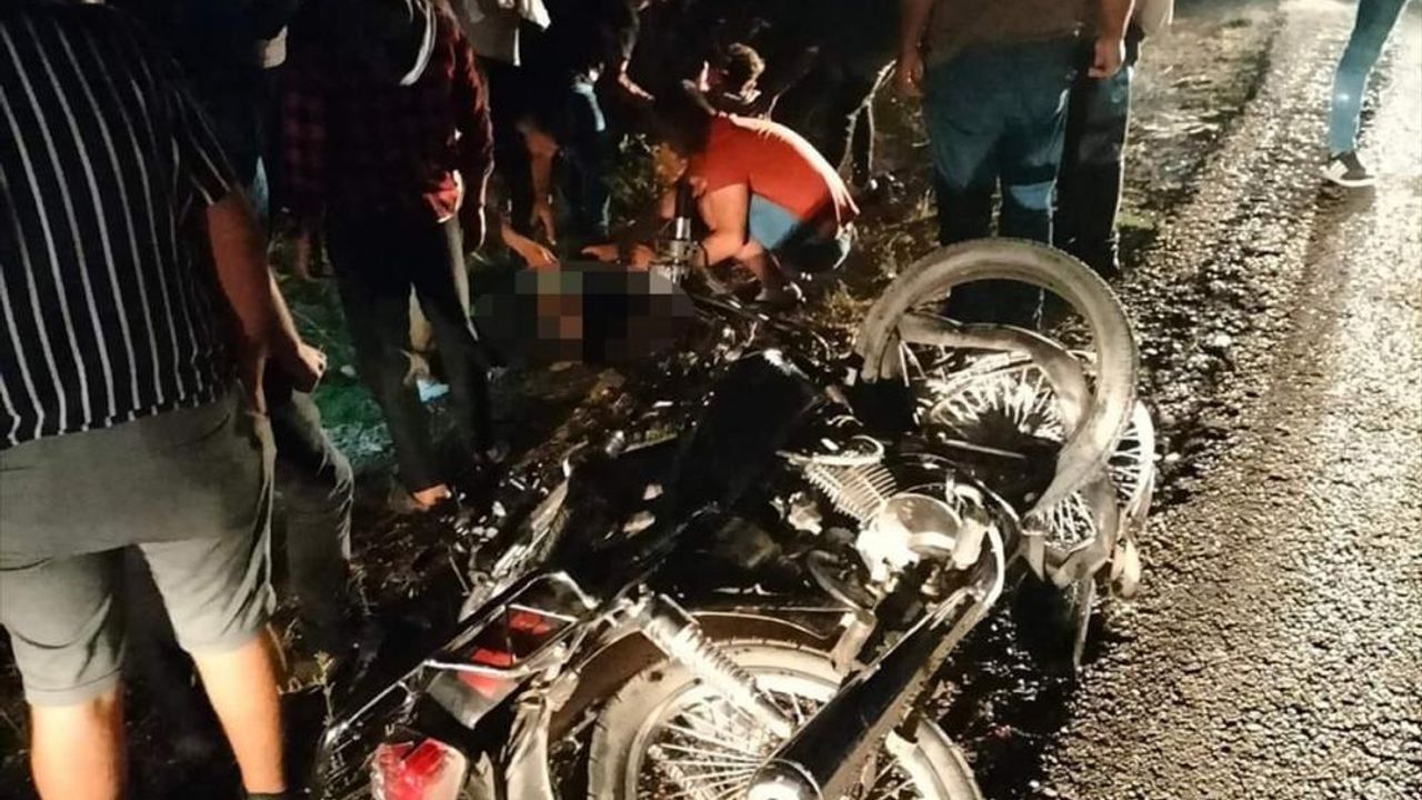 İki motosikletin çarpışması sonucu 1 kişi öldü, 2 kişi ağır yaralandı