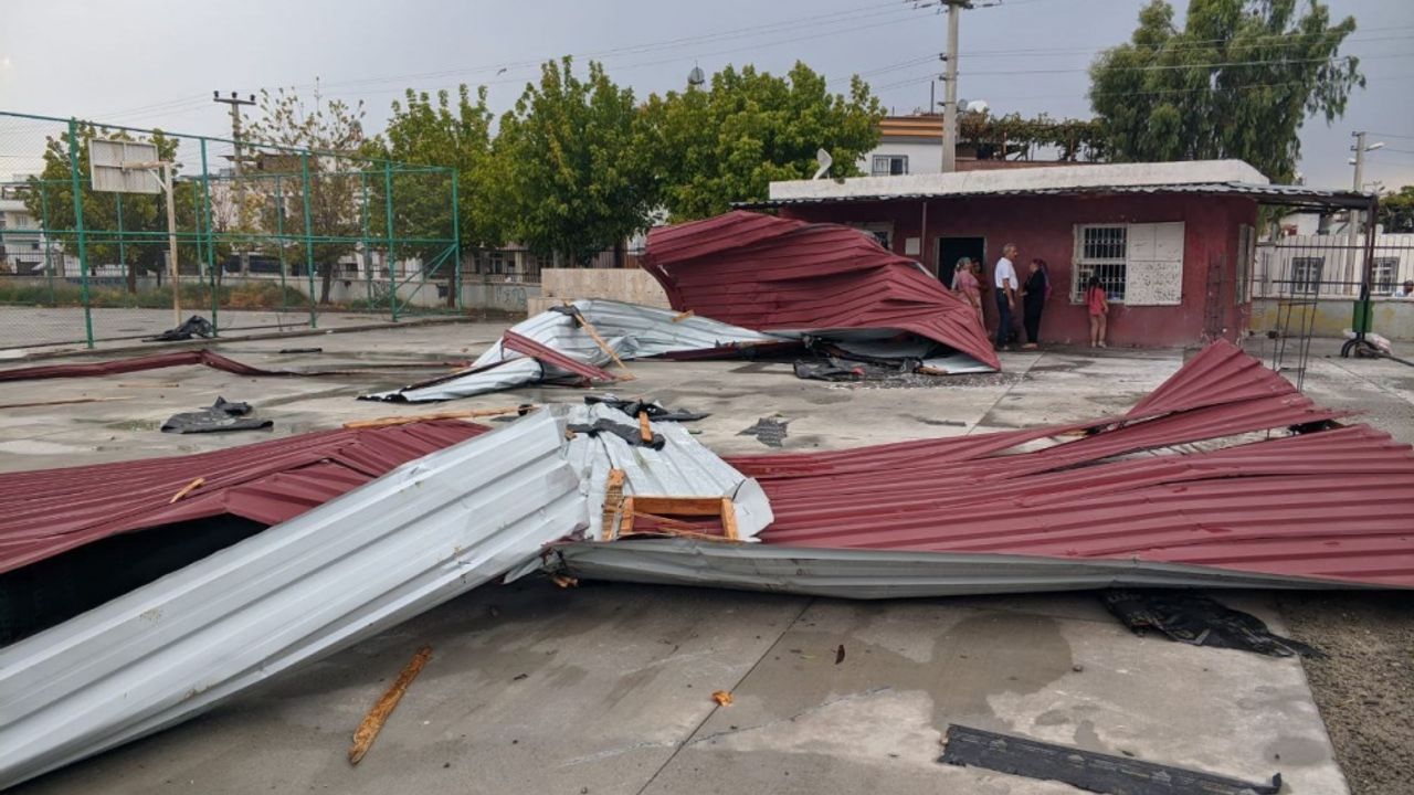 Mersin'in Tarsus ilçesinde fırtına ve sağanak etkili oldu