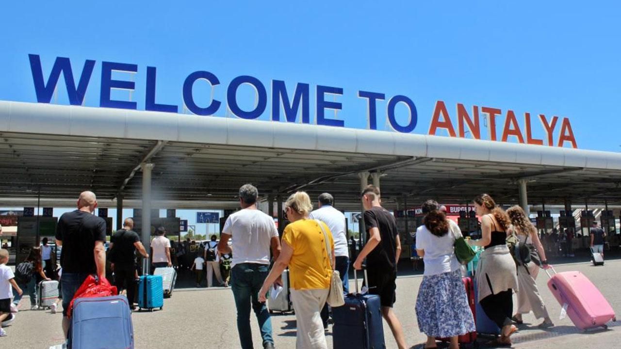 Hava yoluyla gelen yabancı turist sayısı 11 milyonu aştı