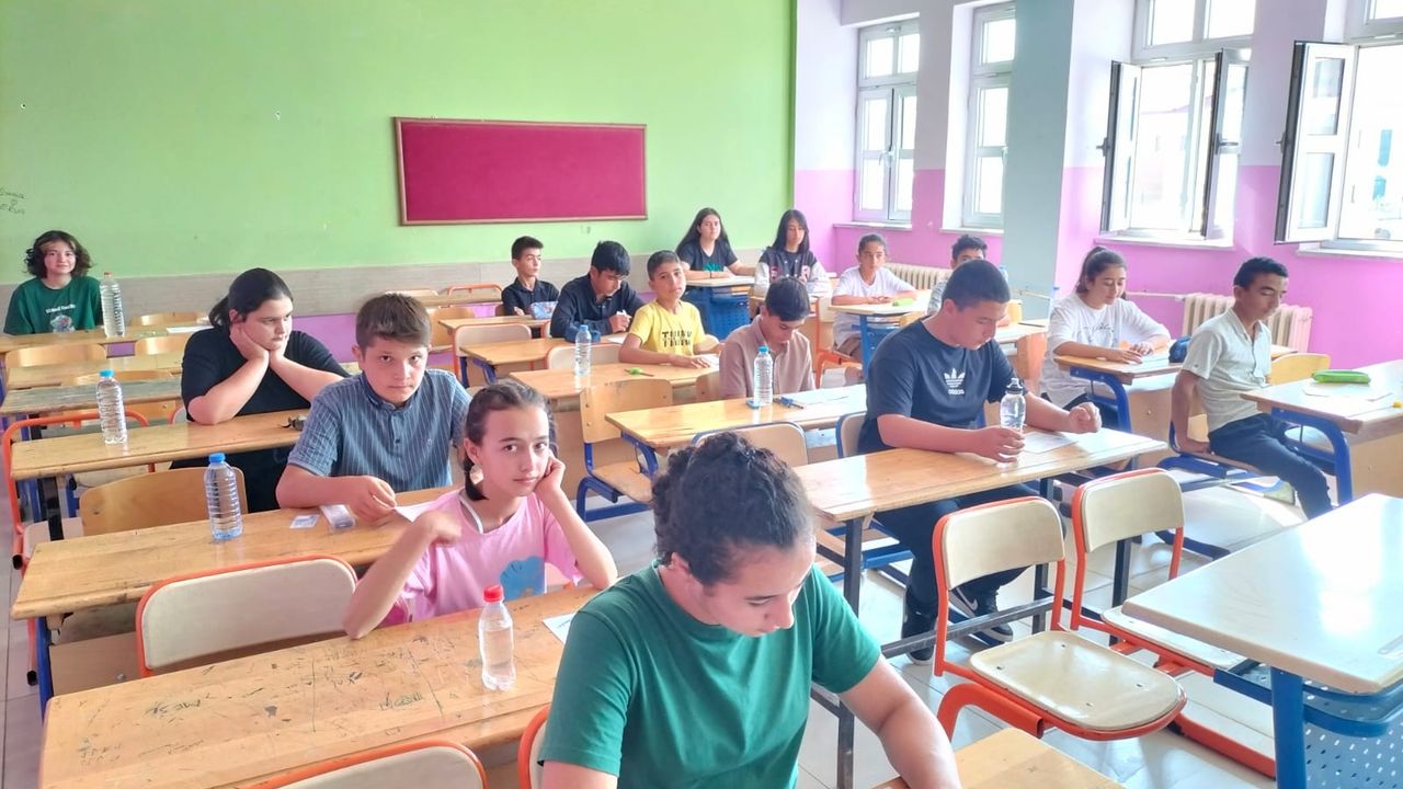 Afşin’de 3 Bin 236 Öğrenci Bursluluk Sınavında Ter Döktü