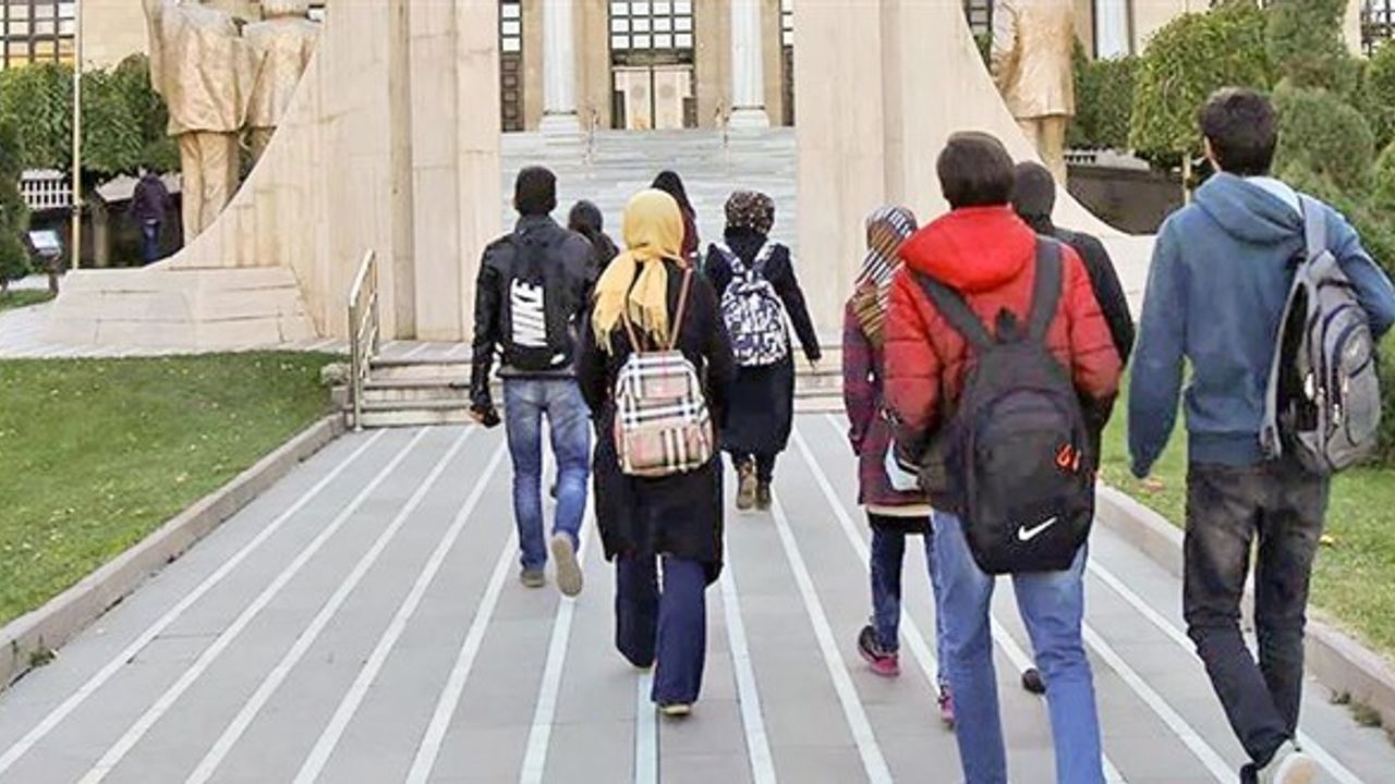 "Yüzen okul"da YKS'ye hazırlanan 350 depremzede öğrenci üniversiteye yerleşti