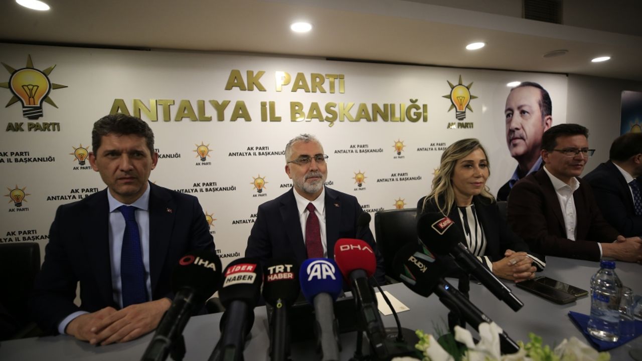 Bakan Işıkhan, AK Parti Antalya İl Başkanlığı'nda konuştu:
