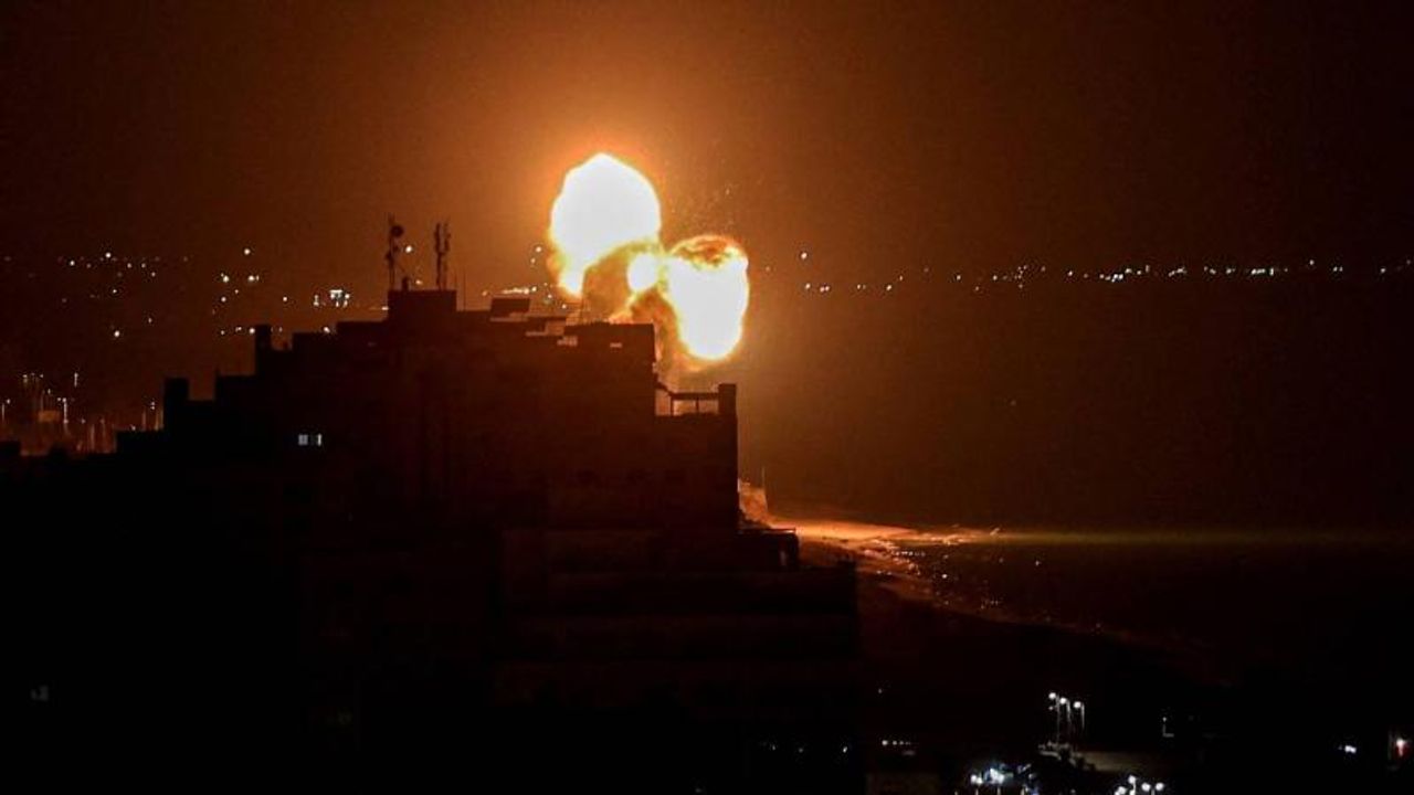 Gazze'nin merkezindeki camiye hava saldırısı: 50 kişi öldürüldü