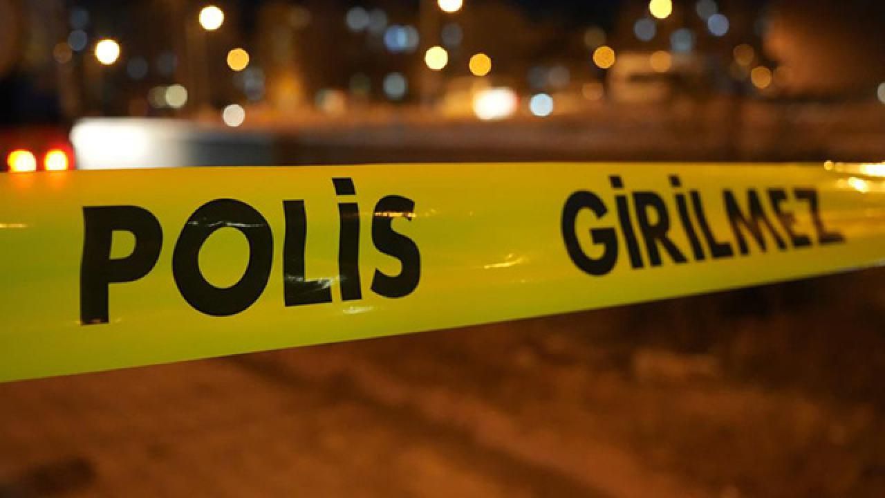 Adana'da bir kişi tartıştığı ailesinin kamyonetini yaktı