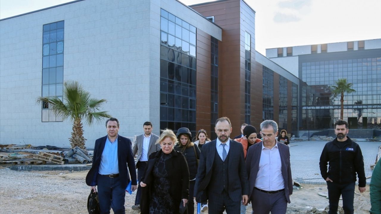 Antalya İl Sağlık Müdürü Ekingen, Döşemealtı'nda şantiyeleri gezdi