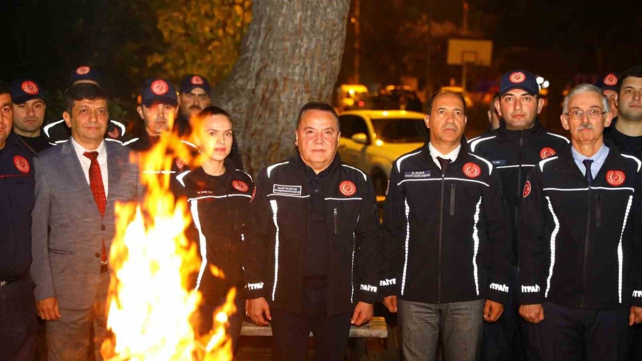 Başkan Böcek yeni yıla itfaiye ekipleri ile birlikte girdi - Yeşil Afşin  Gazetesi