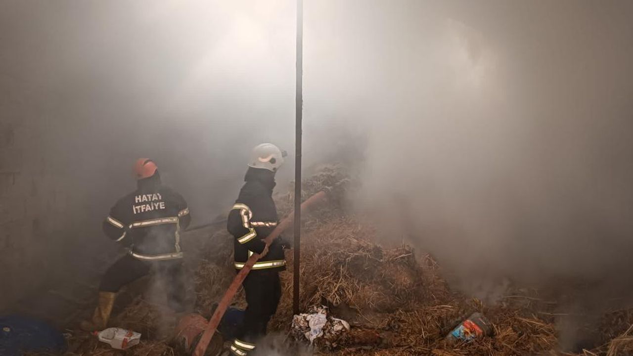 Hatay’da samanlık yangınına itfaiye ekiplerinden müdahale