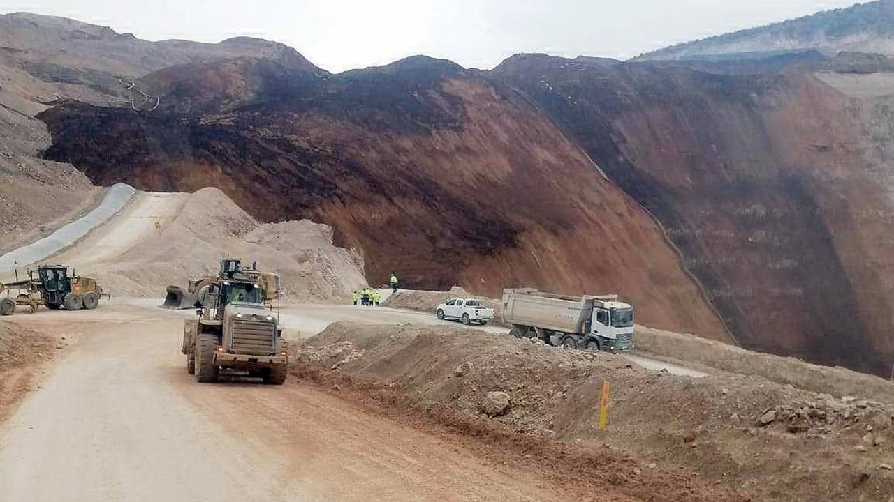 Erzincan'da maden çöktü: Göçük altında kalan işçiler var