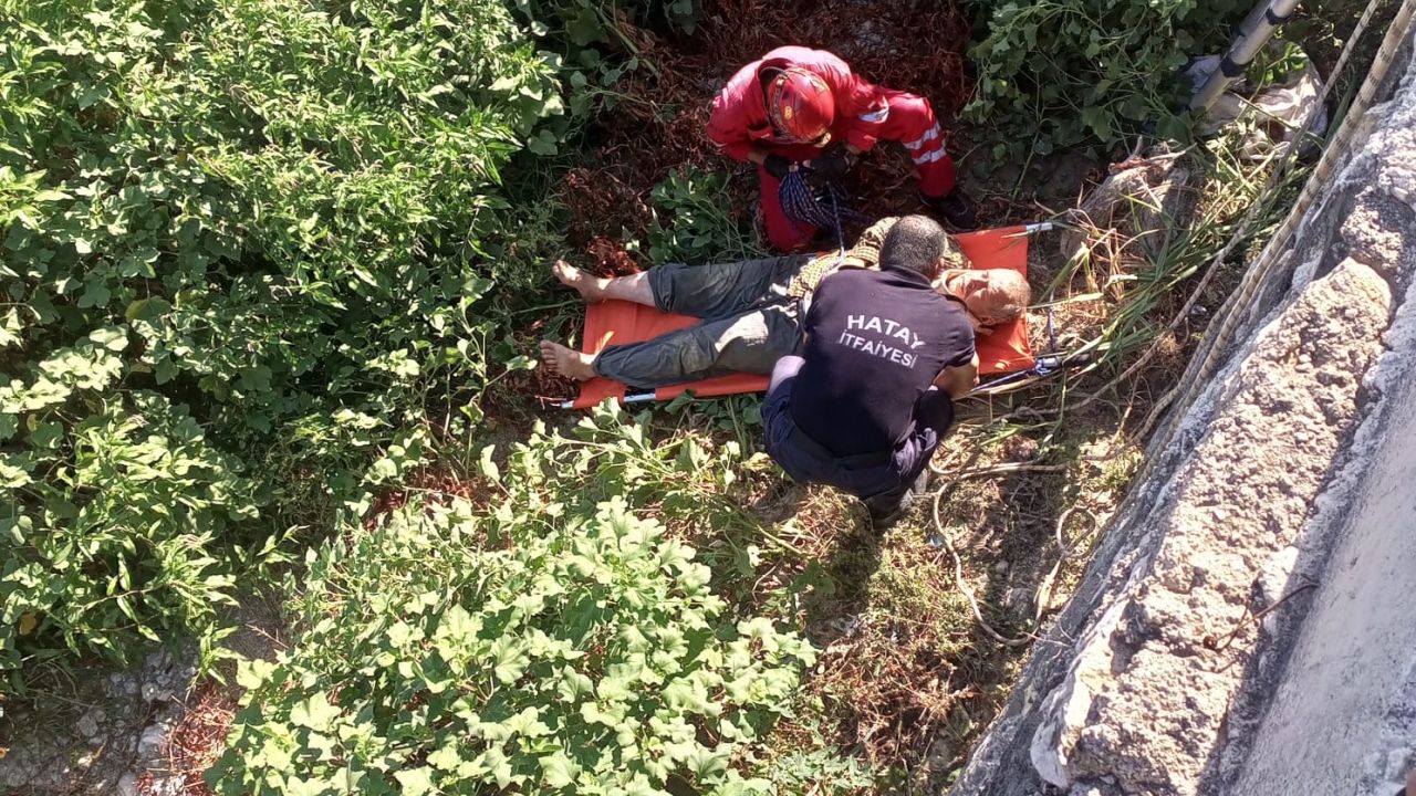 Hatay'da dere yatağına düşen kişi yaralandı