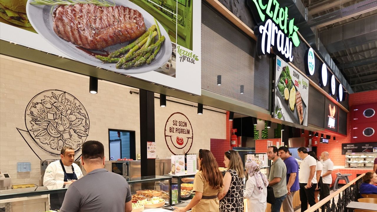CarrefourSA, Kozyatağı'nda yeni "Lezzet Arası" restoranını açtı