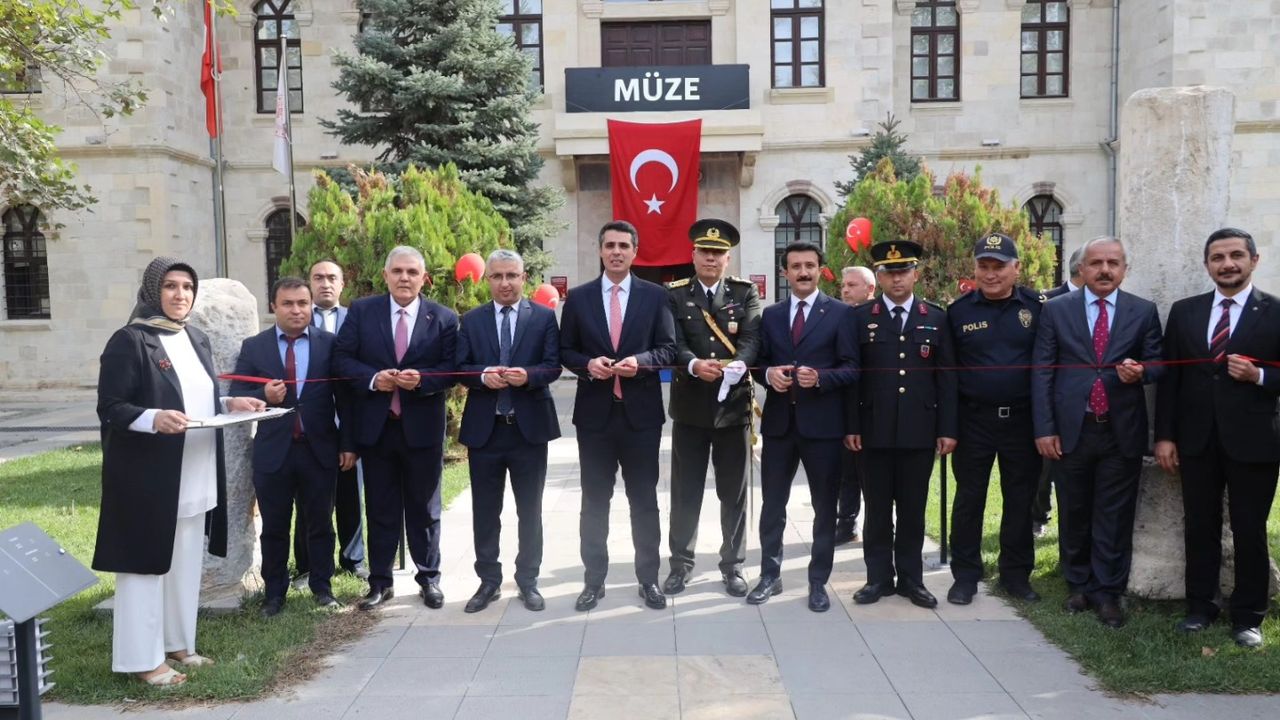 “29 Ekim ve Atatürk” Konulu Resim Sergisi Açıldı