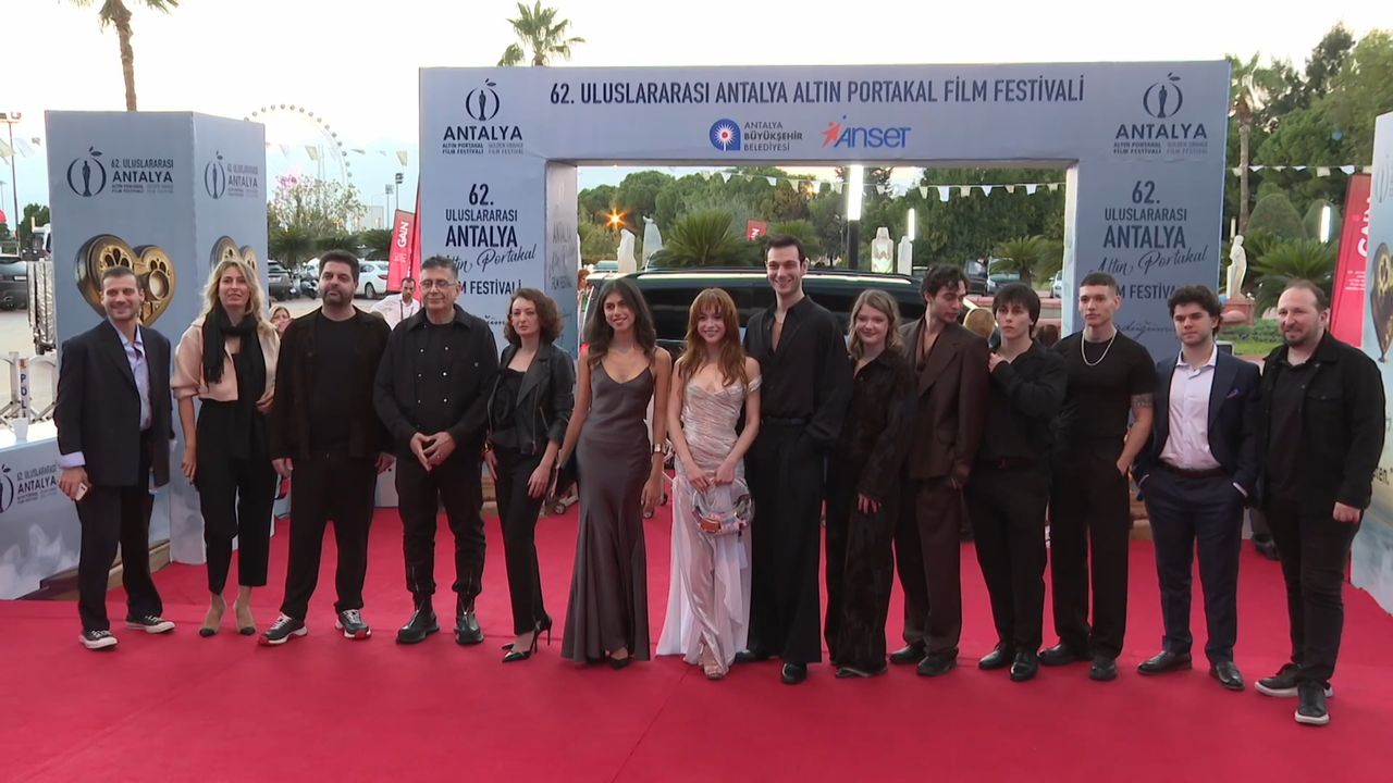 62. Uluslararası Antalya Altın Portakal Film Festivali'nde 'Bağlantı Hatası' filminin galası yapıldı