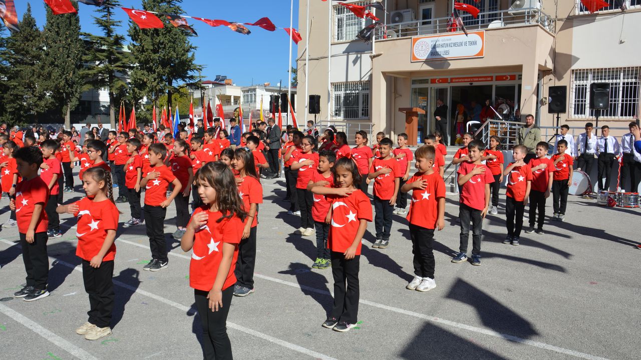 Adana, Hatay ve Mersin'in ilçelerinde Cumhuriyet'in 102. yıl dönümü kutlandı