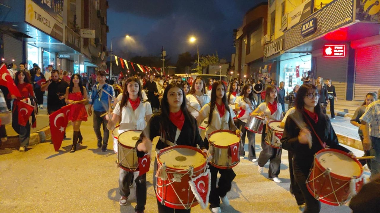 Adana ve Hatay'da fener alayı düzenlendi
