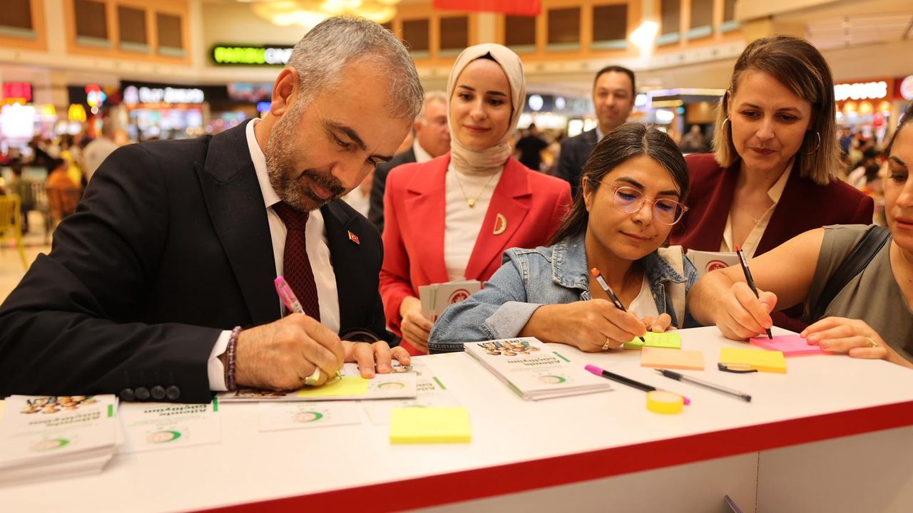 Adana'da 'Ailemle Güçlüyüm' standı açıldı