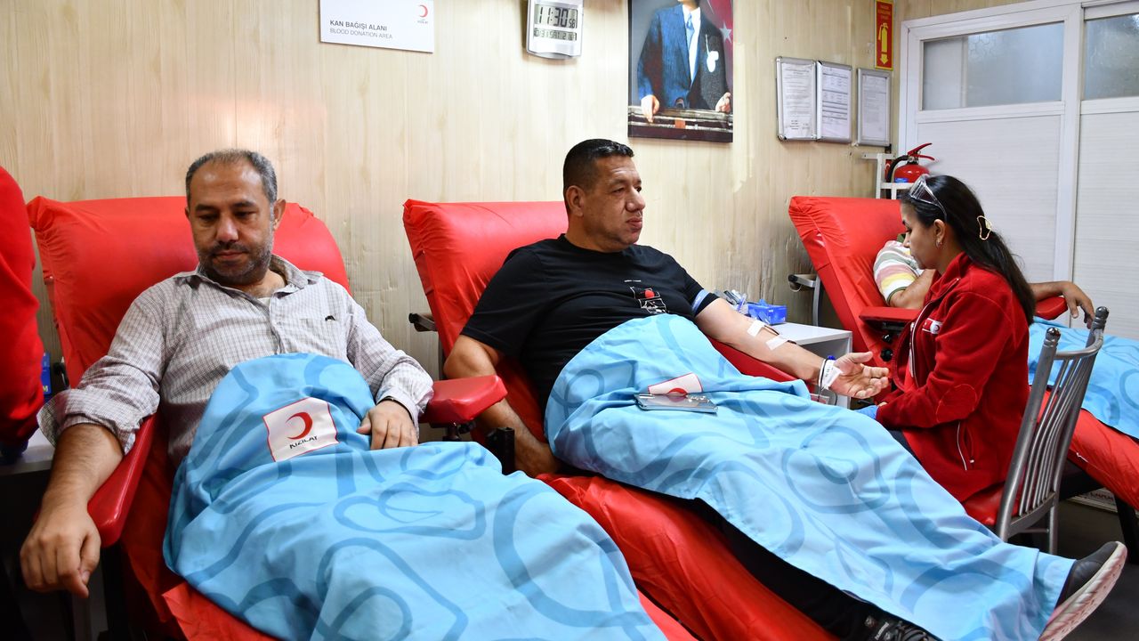 AK Parti Adana İl Başkanlığınca kan bağışı etkinliği düzenledi