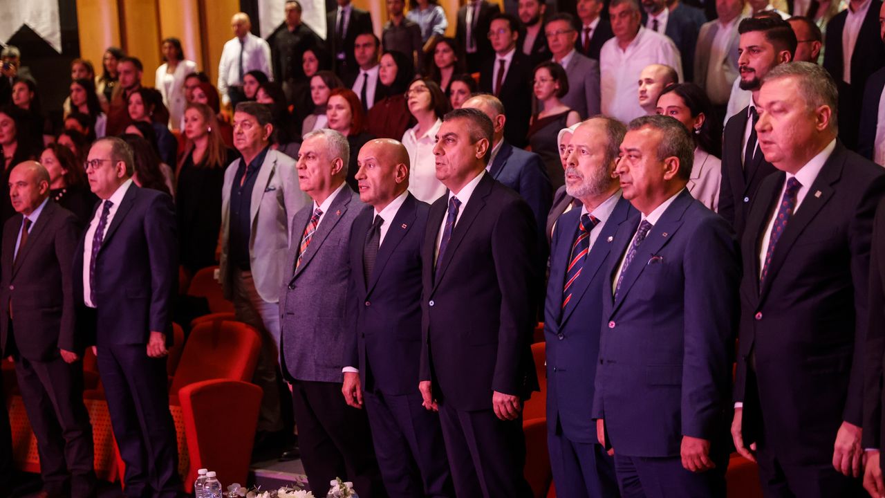 Akdeniz'de en fazla tekstil ihracatı yapan firmalara ödül verildi