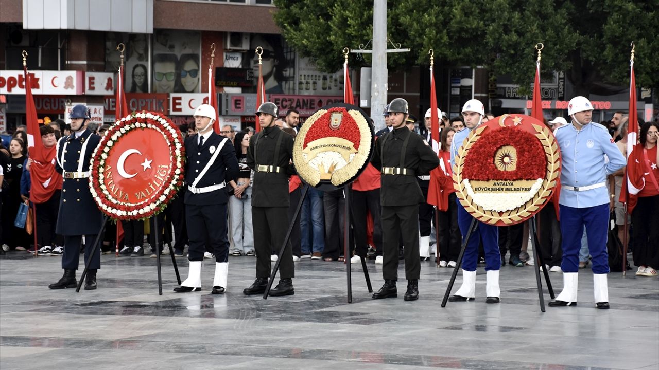 Antalya ve çevre illerde 29 Ekim Cumhuriyet Bayramı dolayısıyla tören düzenlendi