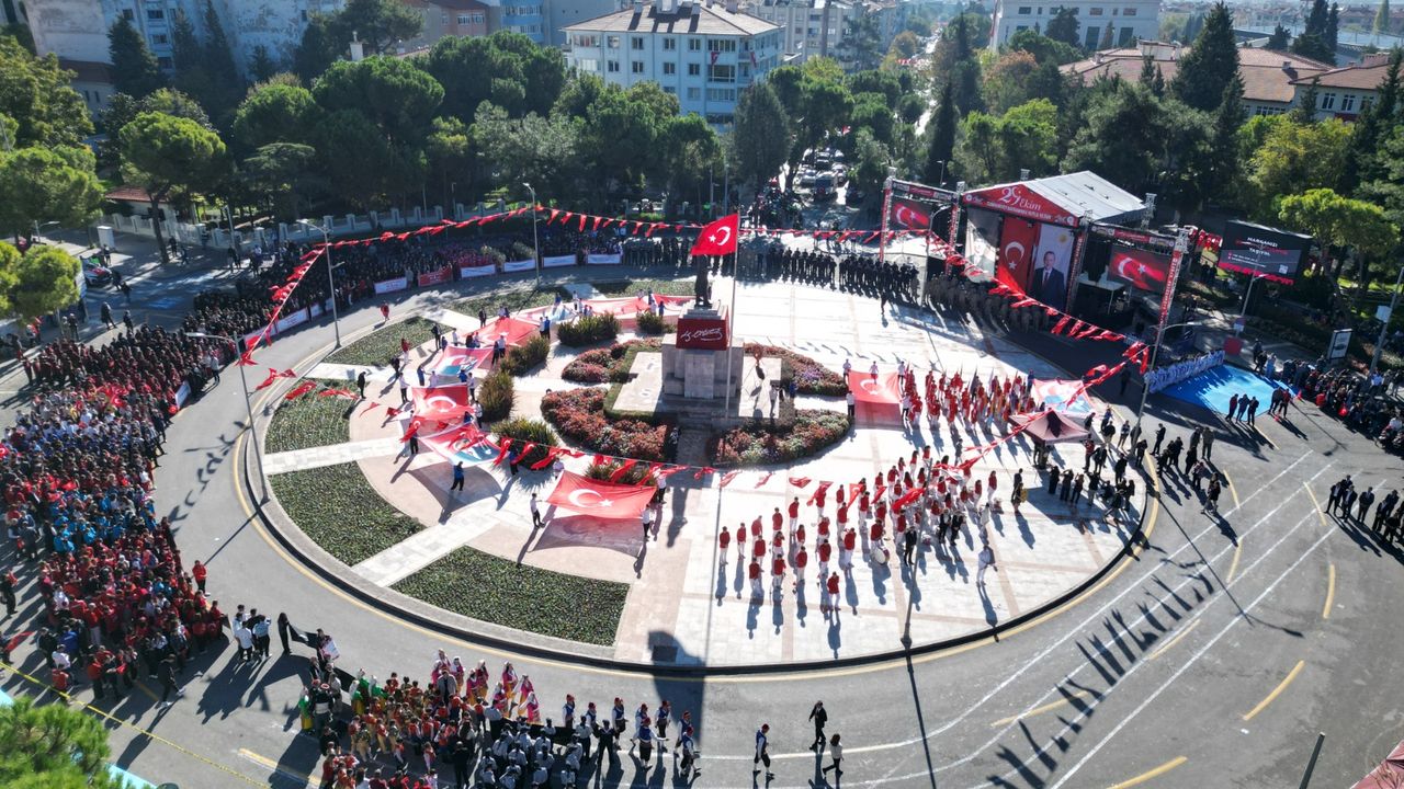 Antalya ve çevre illerde 29 Ekim Cumhuriyet Bayramı kutlandı