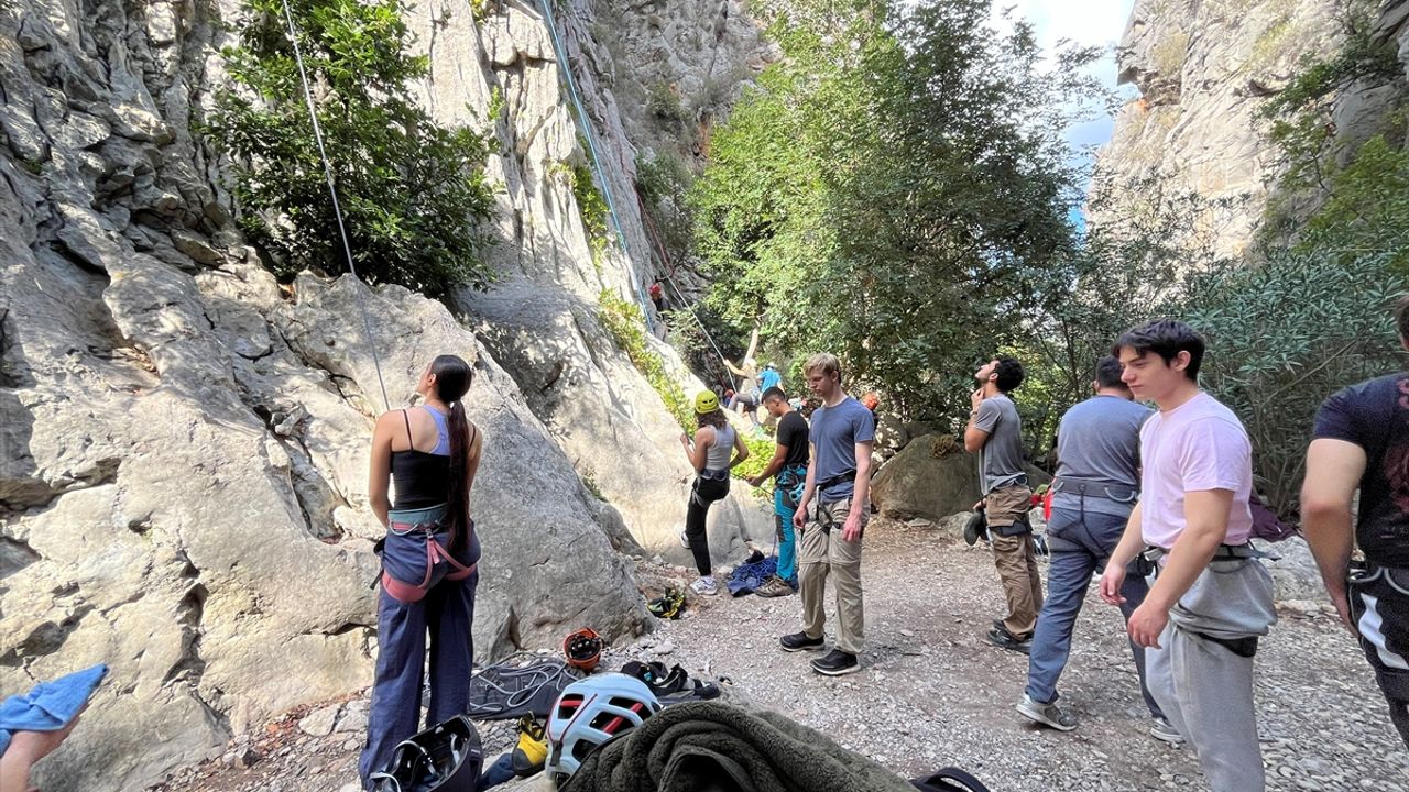 Antalya'da '24. Ulusal ve Uluslararası Kaya Tırmanışı Şenliği' başladı
