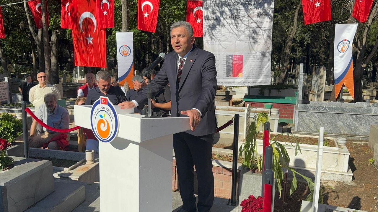 Antalya'da Yüzbaşı Mustafa Ertuğrul Aker için yapılan anıt mezar açıldı