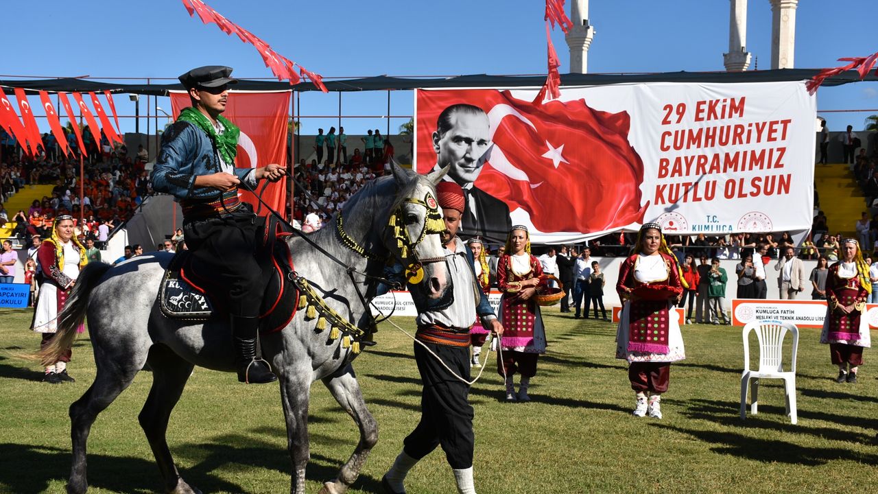 Antalya'nın ilçelerinde 29 Ekim Cumhuriyet Bayramı kutlandı