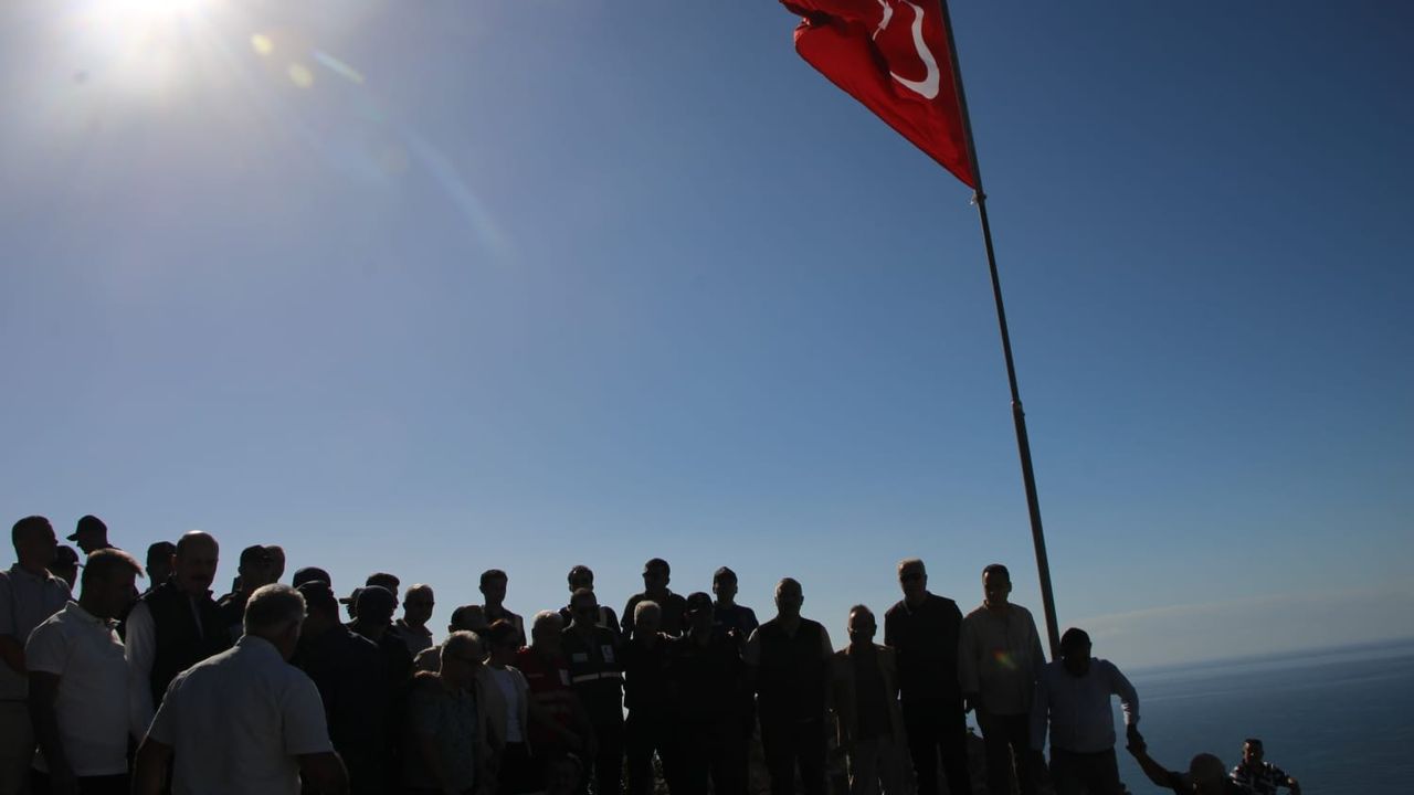 Bozyazı ilçesinde '3. Cumhuriyet Yürüyüşü ve Bayrak Değişimi' etkinliği yapıldı