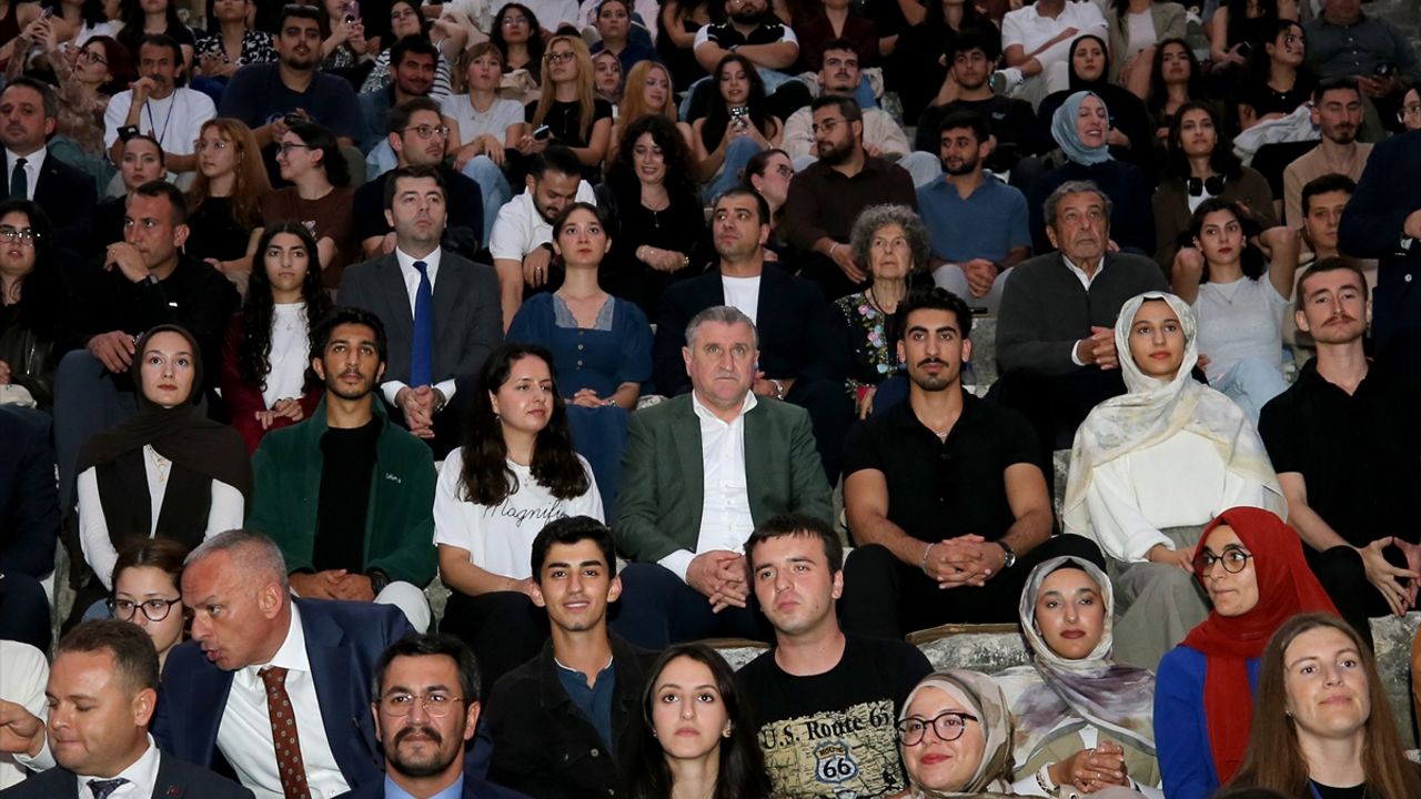 Gençlik ve Spor Bakanı Bak, Antalya'da '2025 Tiyatro Türkiye Finali'ne katıldı: