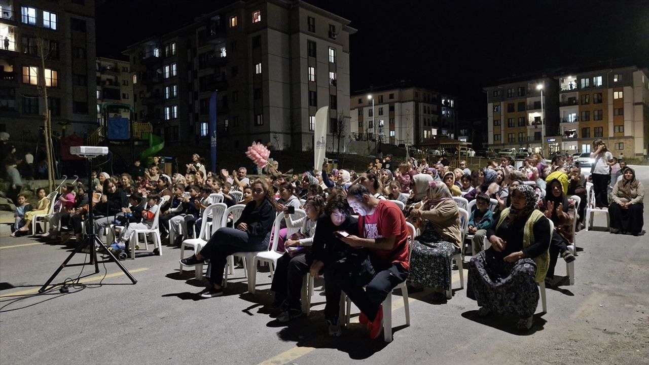 'Gezen Sinema Tırı' Hatay'da sinemaseverlerle buluştu