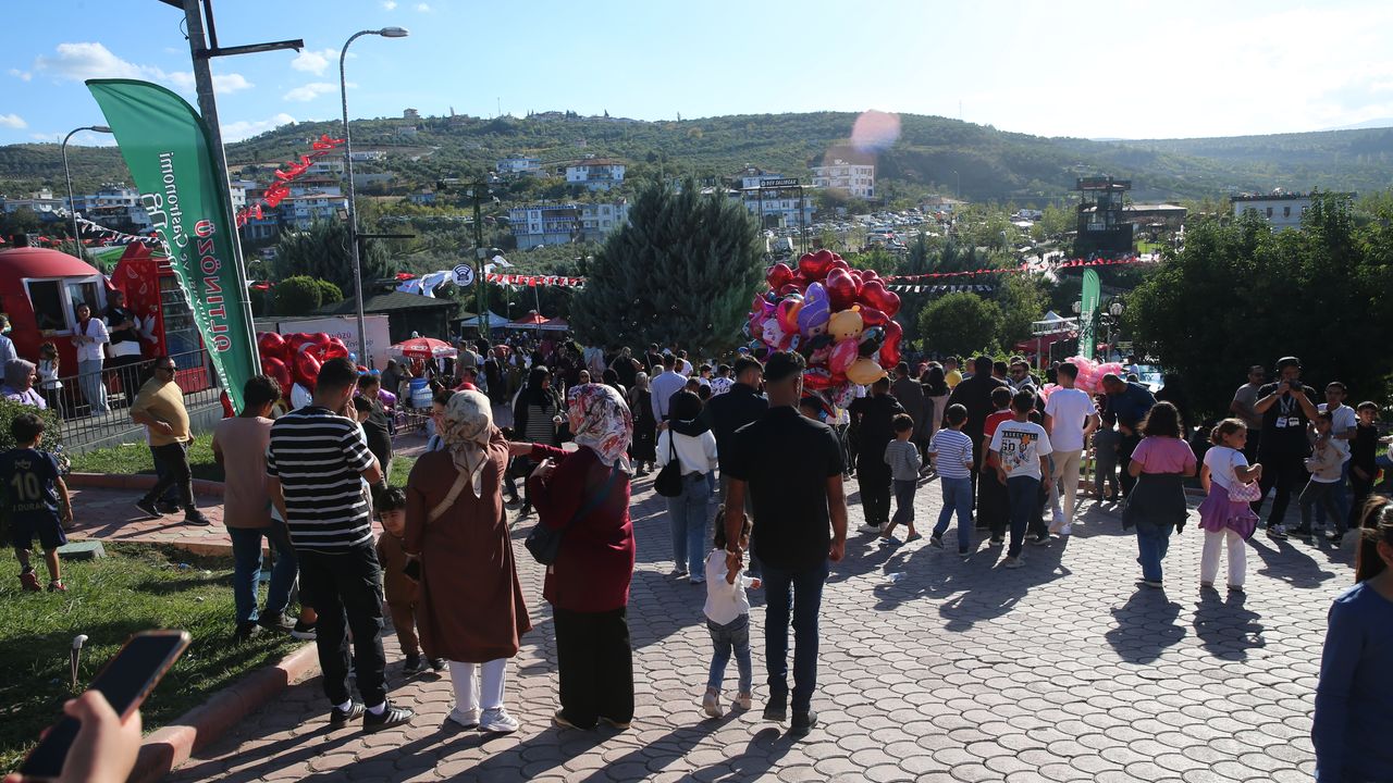 Hatay'da 9. Zeytin, Zeytinyağı ve Gastronomi Festivali konserlerle tamamlandı